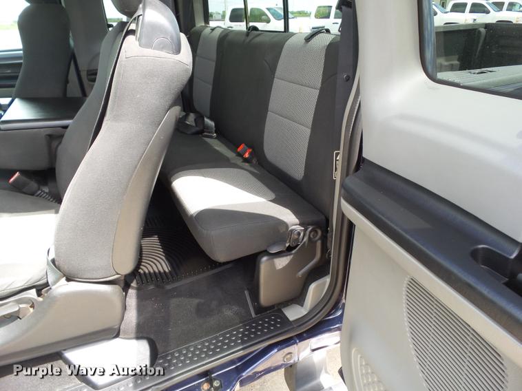 image for item L5614 2004 Ford F250 Super Duty XLT SuperCab pickup truck