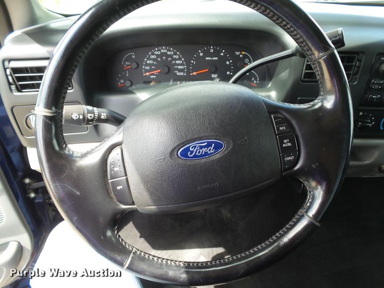 image for item L5614 2004 Ford F250 Super Duty XLT SuperCab pickup truck