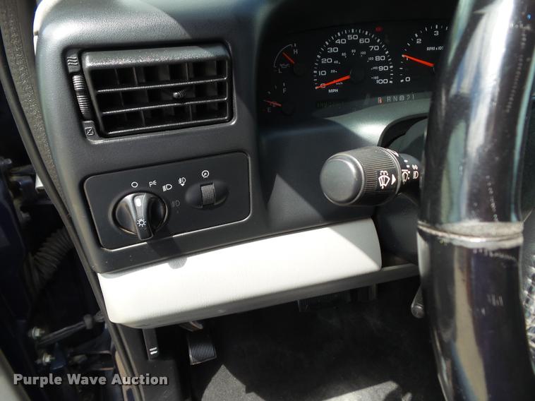 image for item L5614 2004 Ford F250 Super Duty XLT SuperCab pickup truck