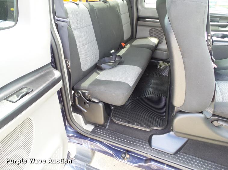 image for item L5614 2004 Ford F250 Super Duty XLT SuperCab pickup truck