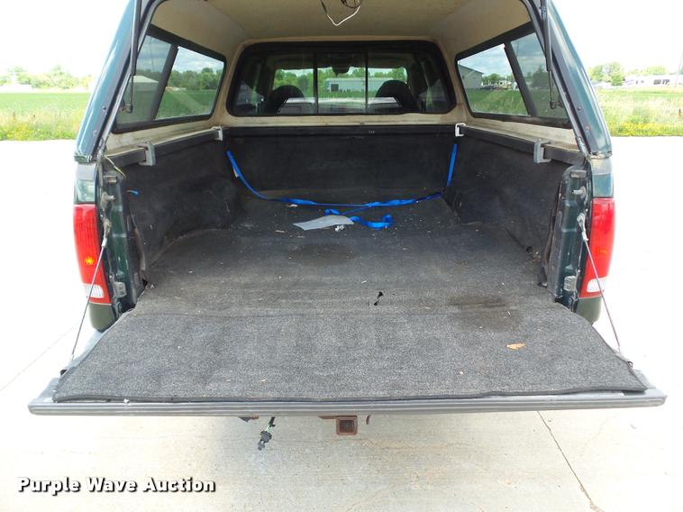 image for item L5615 1999 Ford F250 Super Duty SuperCab pickup truck