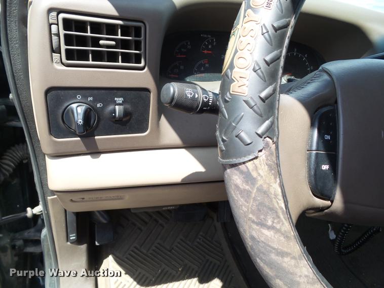 image for item L5615 1999 Ford F250 Super Duty SuperCab pickup truck