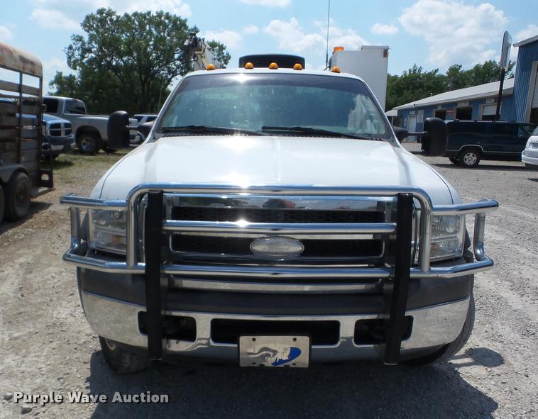 image for item BI9669 2005 Ford F550 service truck