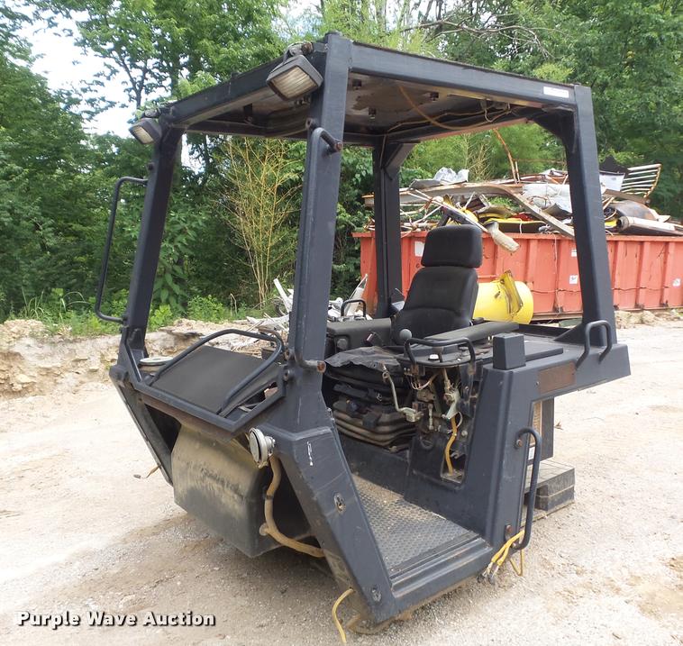 image for item CC9576 Caterpillar 953C cab