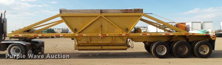 image for item DA1115 1984 Red River bottom dump trailer