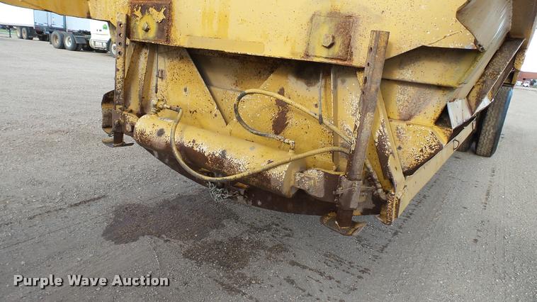 image for item DA1115 1984 Red River bottom dump trailer