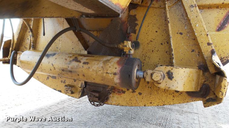 image for item DA1115 1984 Red River bottom dump trailer