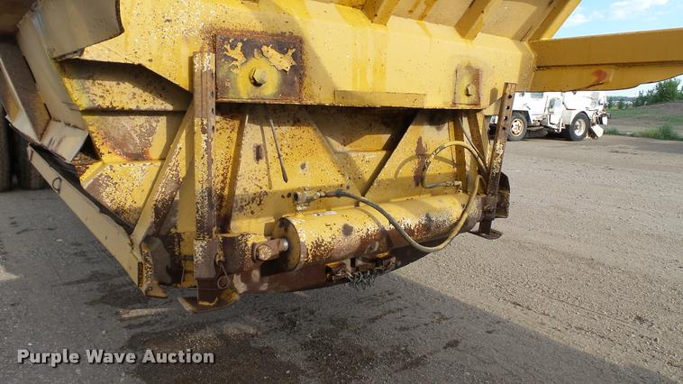 image for item DA1115 1984 Red River bottom dump trailer