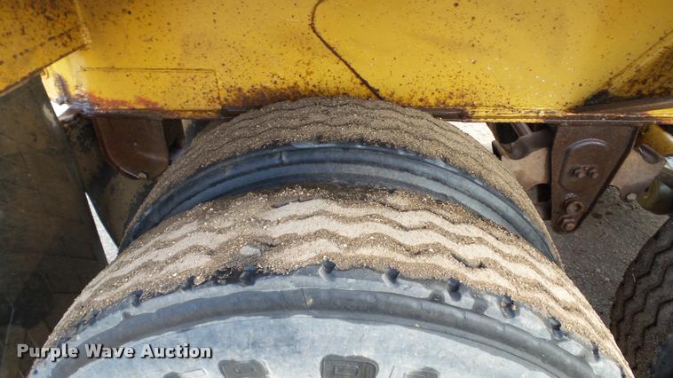 image for item DA1115 1984 Red River bottom dump trailer