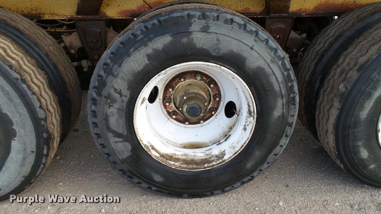image for item DA1115 1984 Red River bottom dump trailer