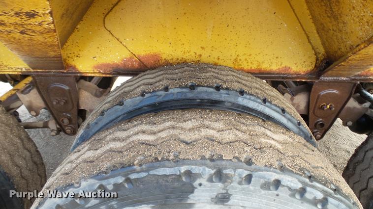 image for item DA1115 1984 Red River bottom dump trailer
