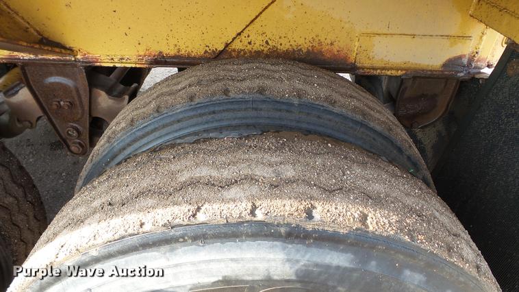 image for item DA1115 1984 Red River bottom dump trailer