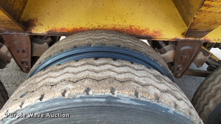 image for item DA1115 1984 Red River bottom dump trailer