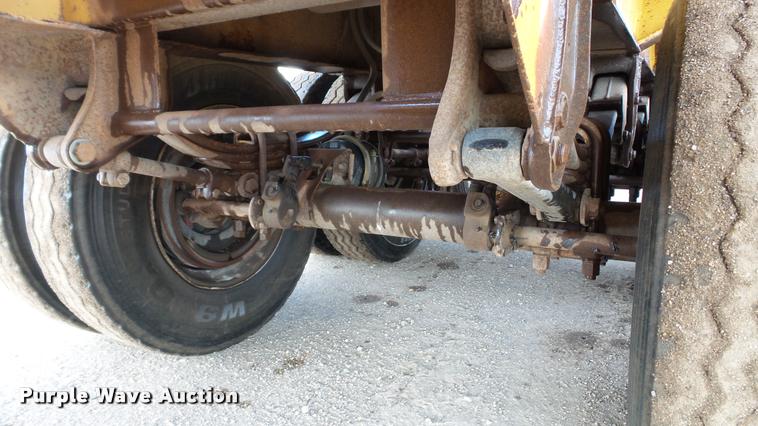 image for item DA1115 1984 Red River bottom dump trailer