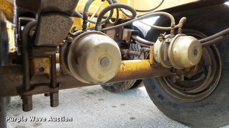 image for item DA1115 1984 Red River bottom dump trailer