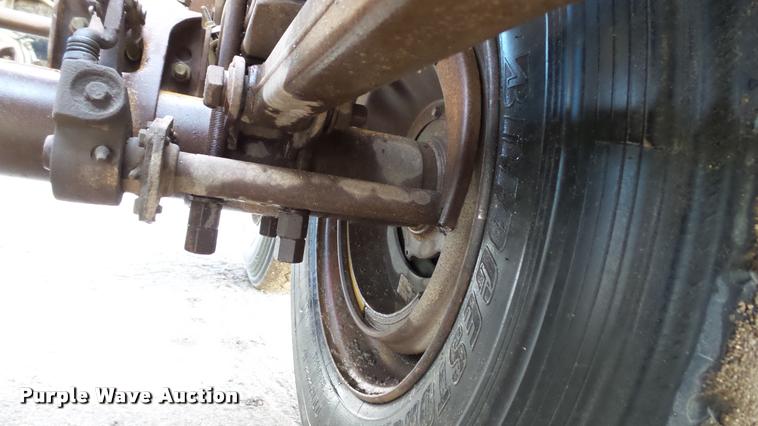 image for item DA1115 1984 Red River bottom dump trailer