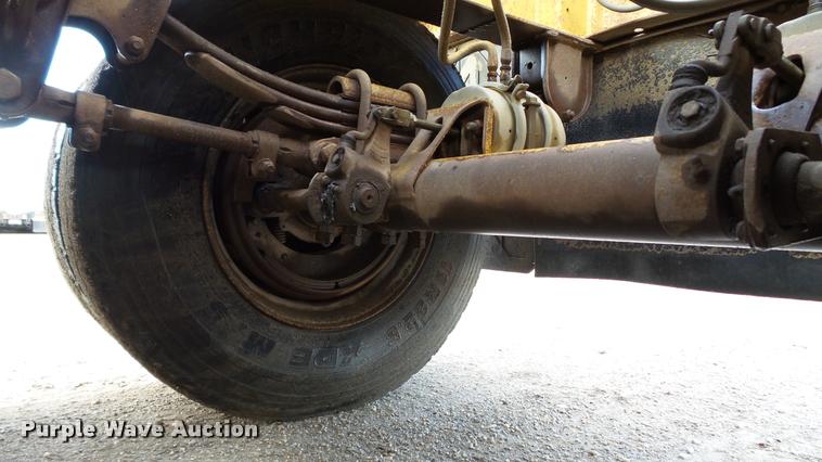 image for item DA1115 1984 Red River bottom dump trailer
