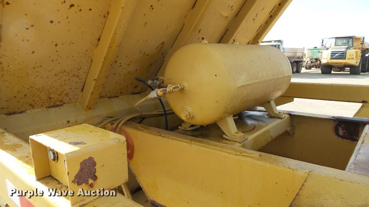 image for item DA1115 1984 Red River bottom dump trailer
