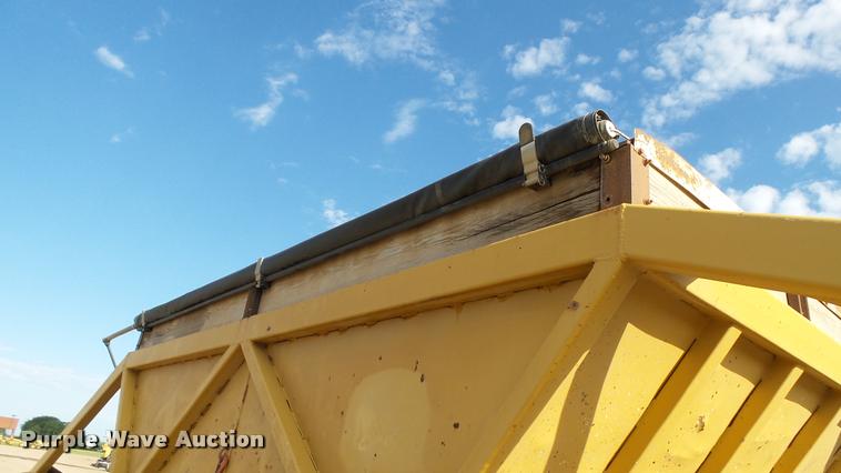 image for item DA1115 1984 Red River bottom dump trailer