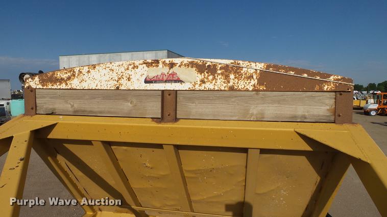 image for item DA1115 1984 Red River bottom dump trailer
