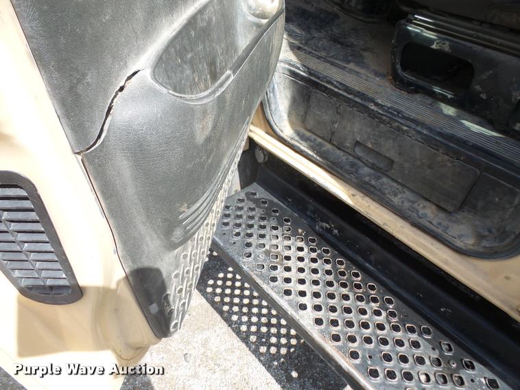 image for item DA1558 2009 Chevrolet C4500 crew cab utility truck