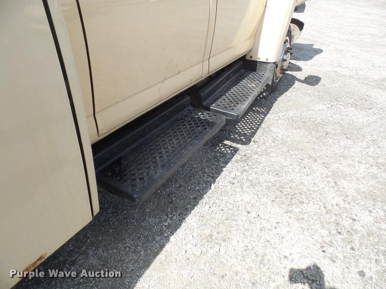 image for item DA1558 2009 Chevrolet C4500 crew cab utility truck