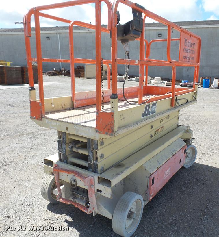 image for item DA1560 1998 JLG 2646E scissor lift