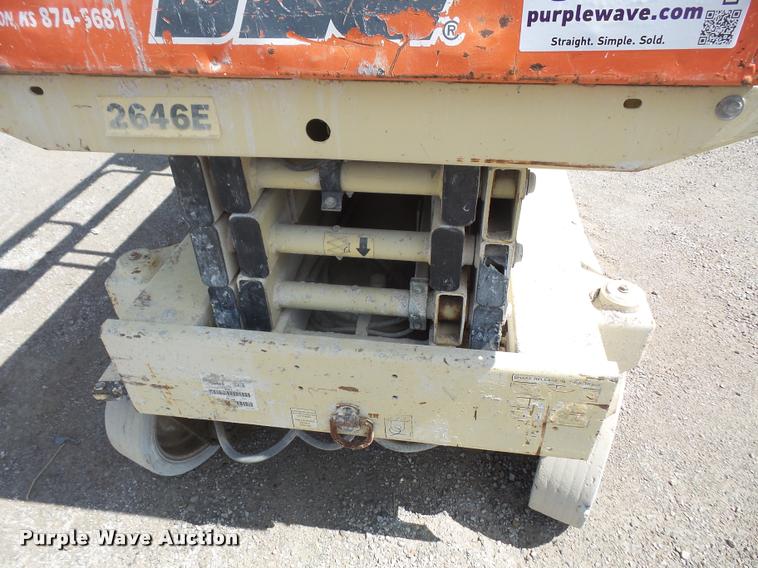 image for item DA1560 1998 JLG 2646E scissor lift