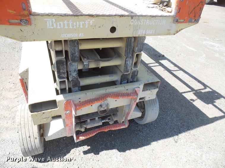image for item DA1560 1998 JLG 2646E scissor lift