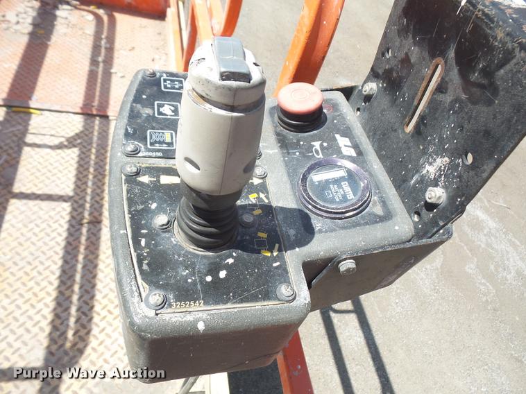 image for item DA1560 1998 JLG 2646E scissor lift