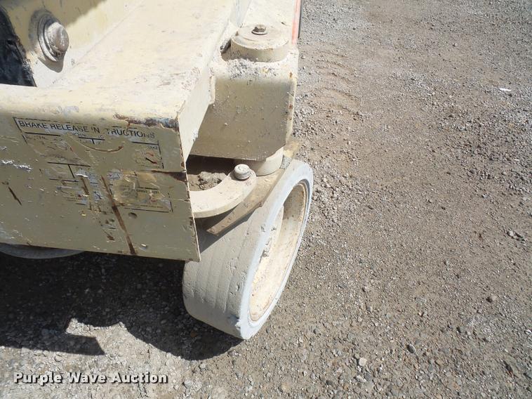 image for item DA1560 1998 JLG 2646E scissor lift
