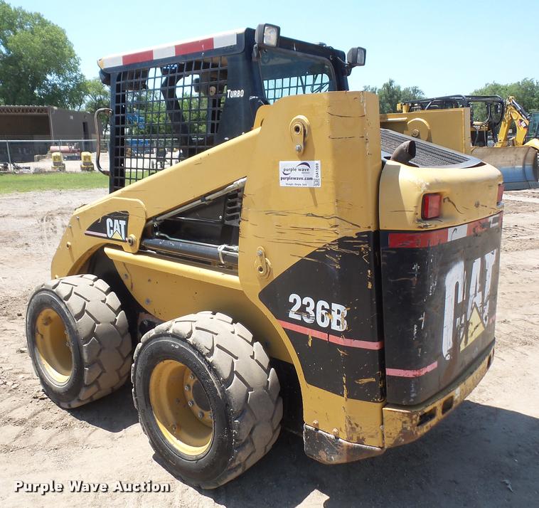 image for item DA1569 2005 Caterpillar 236B skid steer