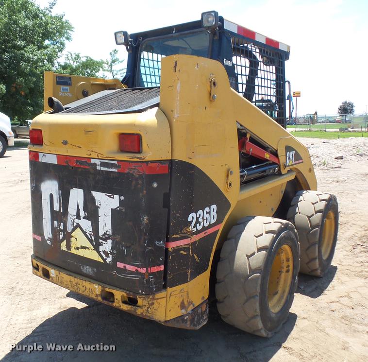 image for item DA1569 2005 Caterpillar 236B skid steer