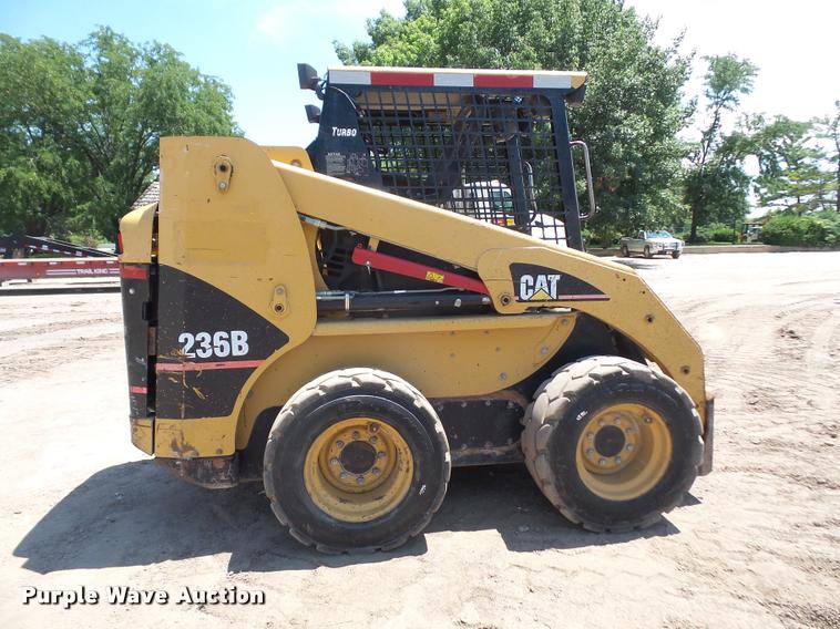image for item DA1569 2005 Caterpillar 236B skid steer