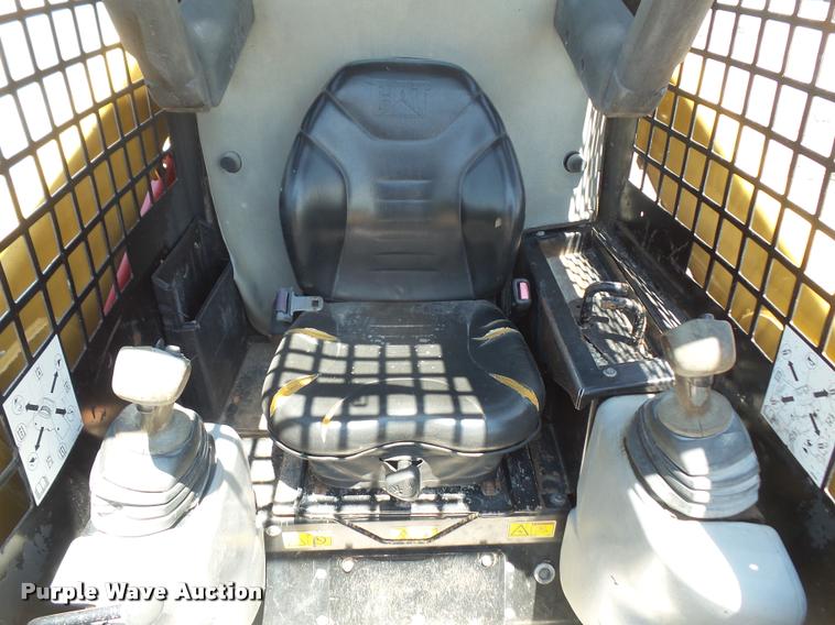 image for item DA1569 2005 Caterpillar 236B skid steer