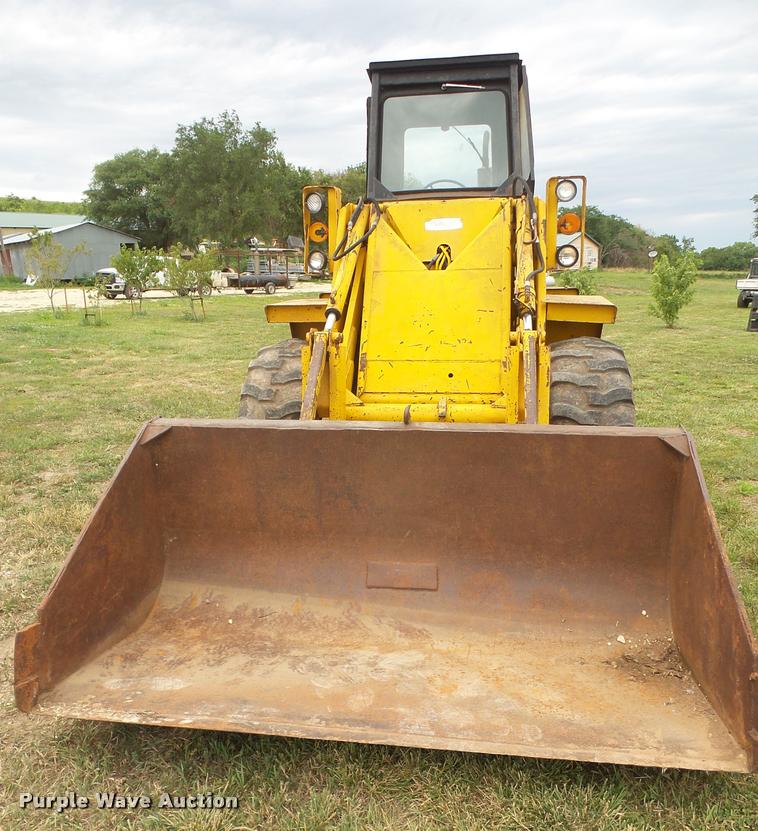 image for item DA1574 Owatonna 880 wheel loader