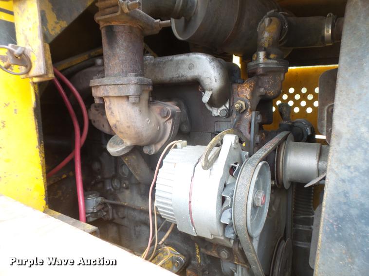 image for item DA1574 Owatonna 880 wheel loader