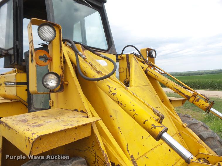 image for item DA1574 Owatonna 880 wheel loader