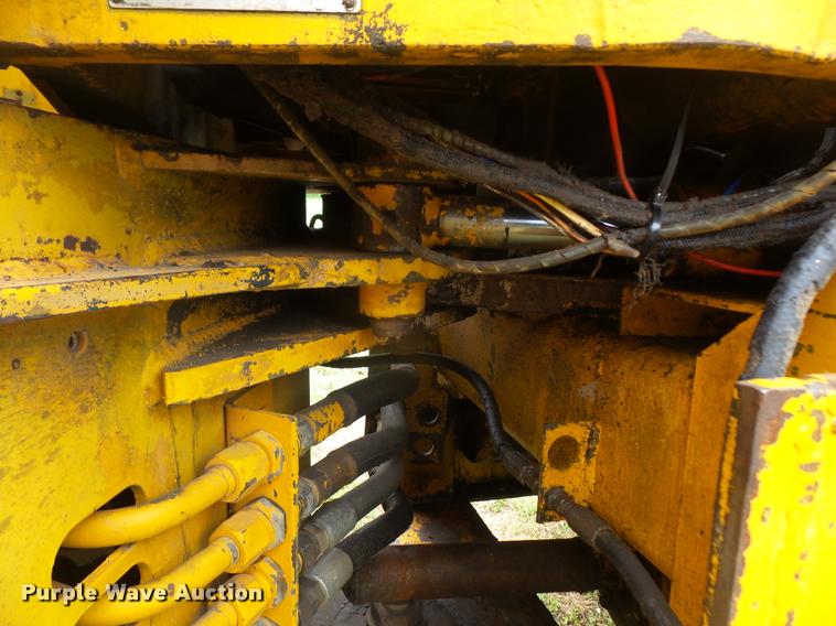 image for item DA1574 Owatonna 880 wheel loader