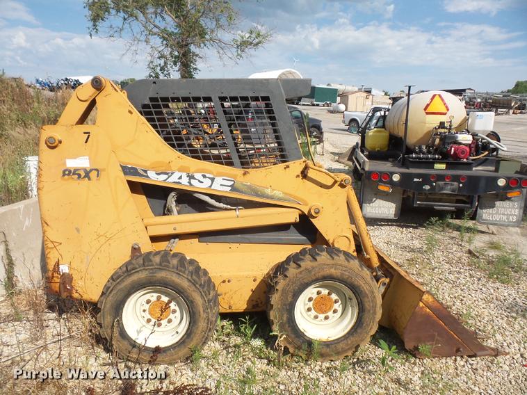 image for item DA1618 2002 Case 85XT skid steer