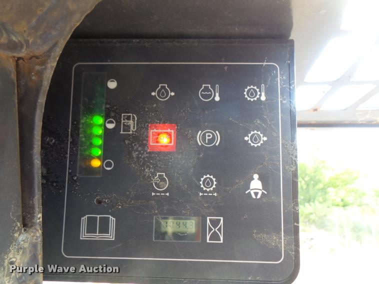 image for item DA1618 2002 Case 85XT skid steer