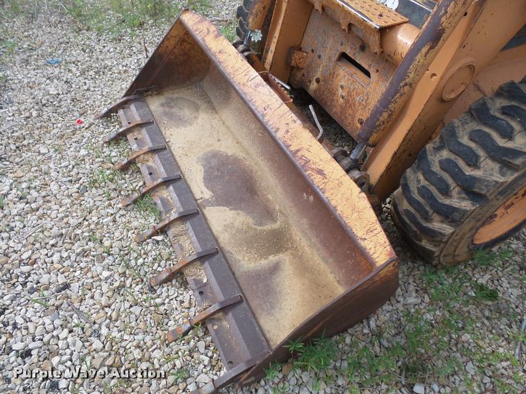 image for item DA1618 2002 Case 85XT skid steer