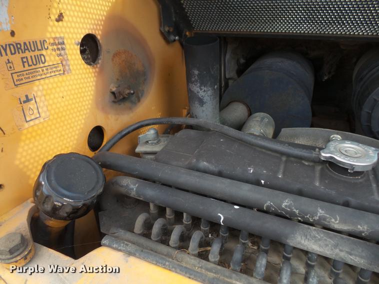 image for item DA1618 2002 Case 85XT skid steer