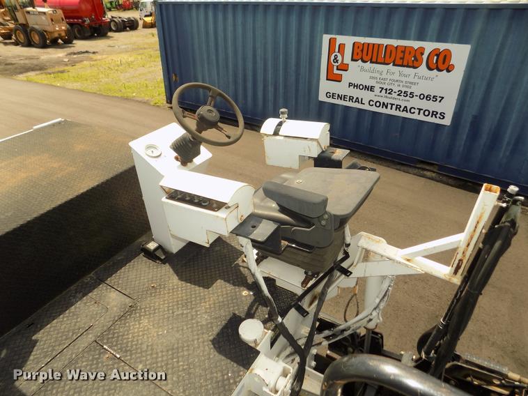 image for item DA3035 2005 Roadtec RP-190 paver