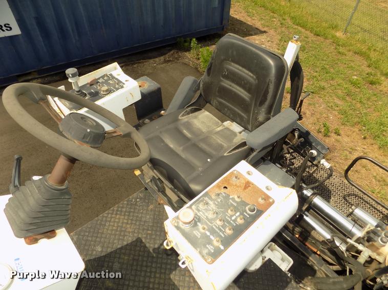 image for item DA3035 2005 Roadtec RP-190 paver