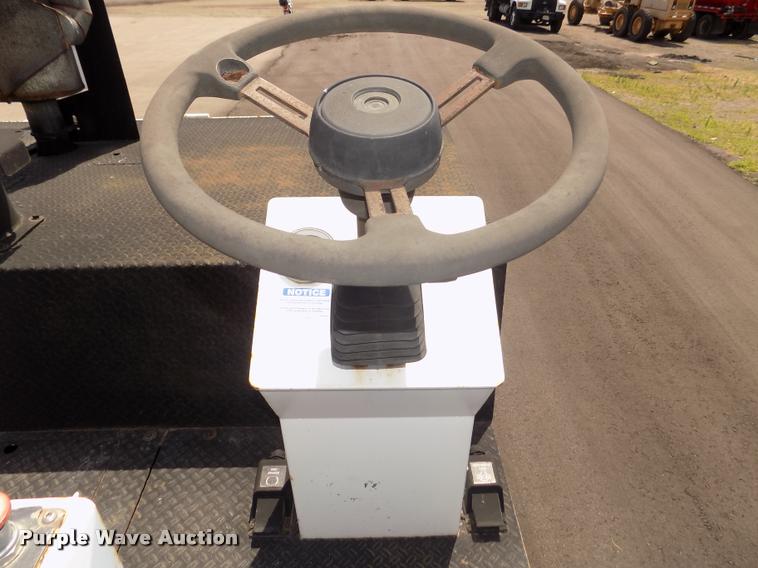 image for item DA3035 2005 Roadtec RP-190 paver