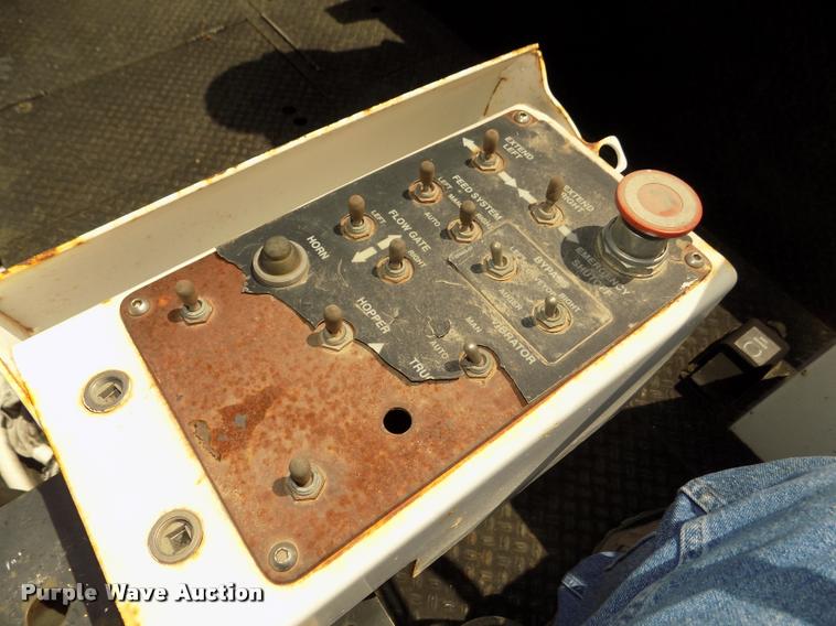 image for item DA3035 2005 Roadtec RP-190 paver