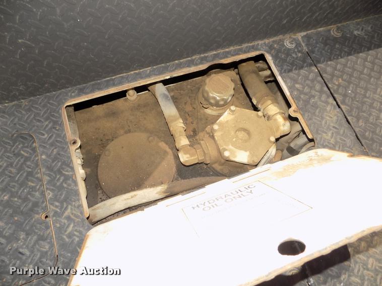 image for item DA3035 2005 Roadtec RP-190 paver