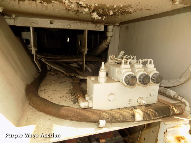 image for item DA3035 2005 Roadtec RP-190 paver