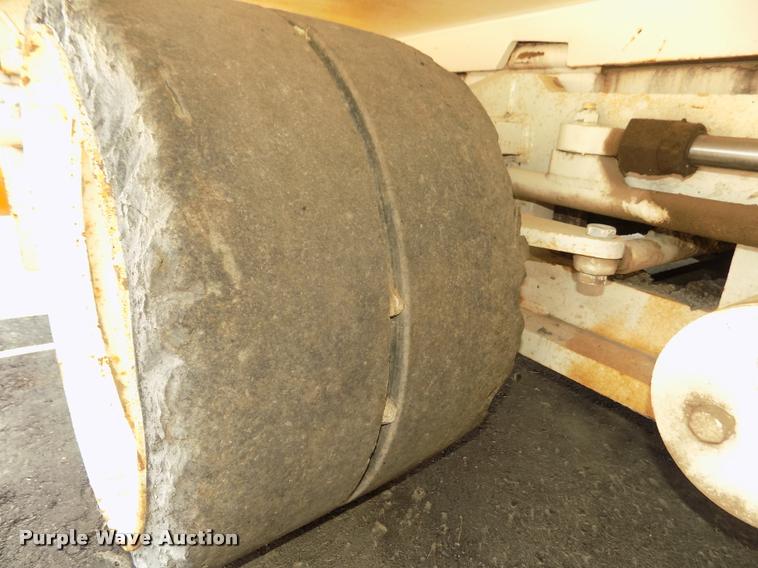 image for item DA3035 2005 Roadtec RP-190 paver